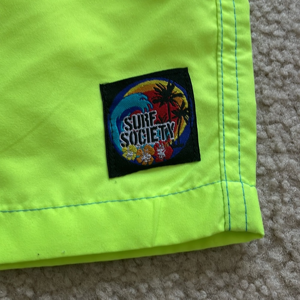 ๐๏ธ NWT - Boys swim shorts - Picture 2 of 8